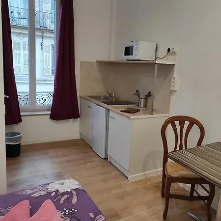 Lyonnais Hotel