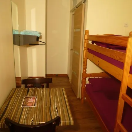 Lyonnais بيت شباب نيس