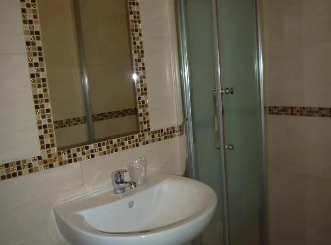 Lyonnais Hostel Nice