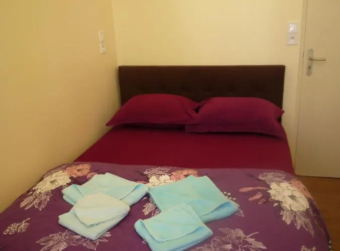 Lyonnais Hostel Nice