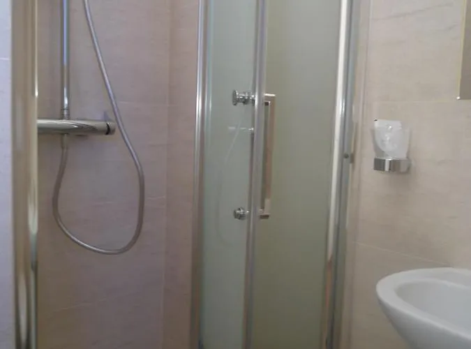 Hostel Lyonnais Nice