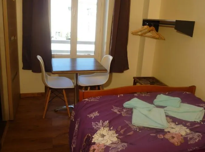 Lyonnais Hostel Nice